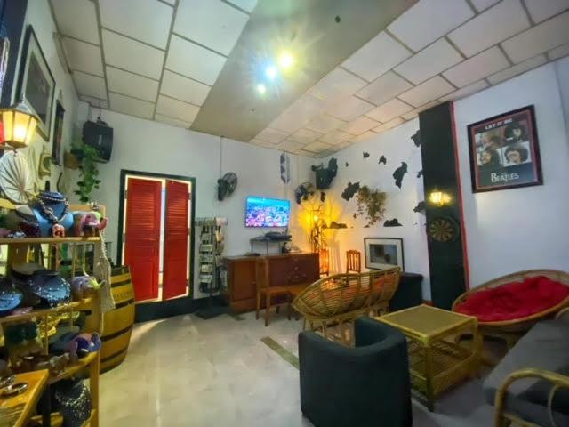 Pomme Hostel Restaurant & Bar - Private Sleeping Cabins Battambang Exterior foto