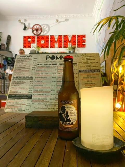 Pomme Hostel Restaurant & Bar - Private Sleeping Cabins Battambang Exterior foto