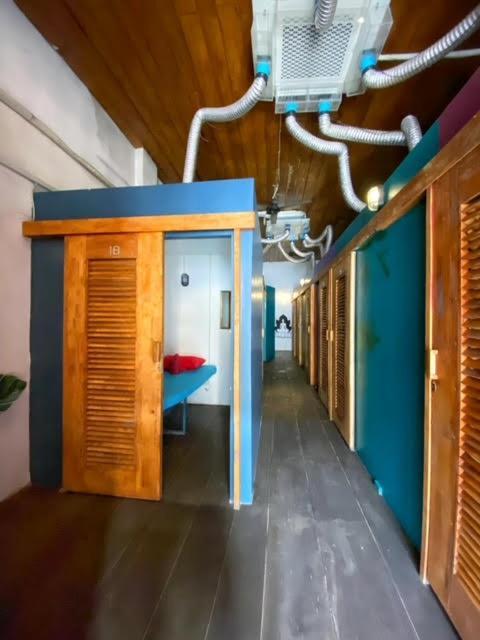 Pomme Hostel Restaurant & Bar - Private Sleeping Cabins Battambang Exterior foto