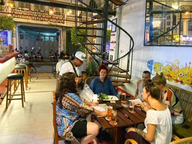 Pomme Hostel Restaurant & Bar - Private Sleeping Cabins Battambang Exterior foto