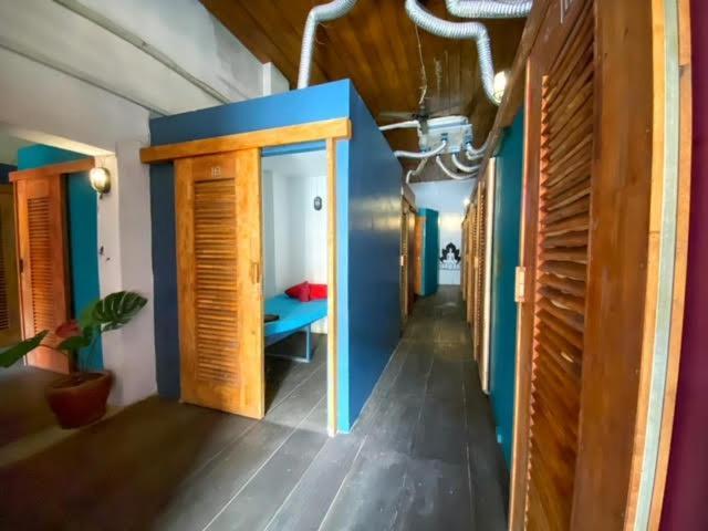 Pomme Hostel Restaurant & Bar - Private Sleeping Cabins Battambang Exterior foto