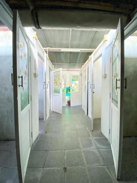 Pomme Hostel Restaurant & Bar - Private Sleeping Cabins Battambang Exterior foto