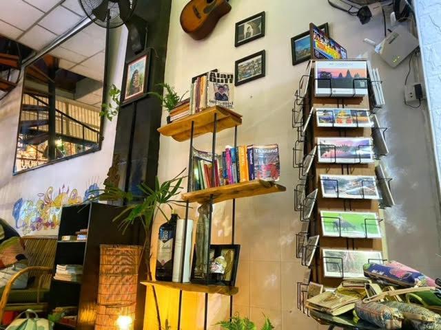 Pomme Hostel Restaurant & Bar - Private Sleeping Cabins Battambang Exterior foto