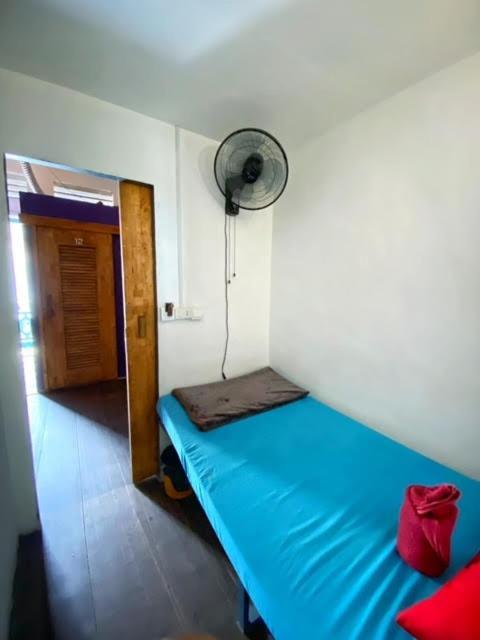 Pomme Hostel Restaurant & Bar - Private Sleeping Cabins Battambang Exterior foto