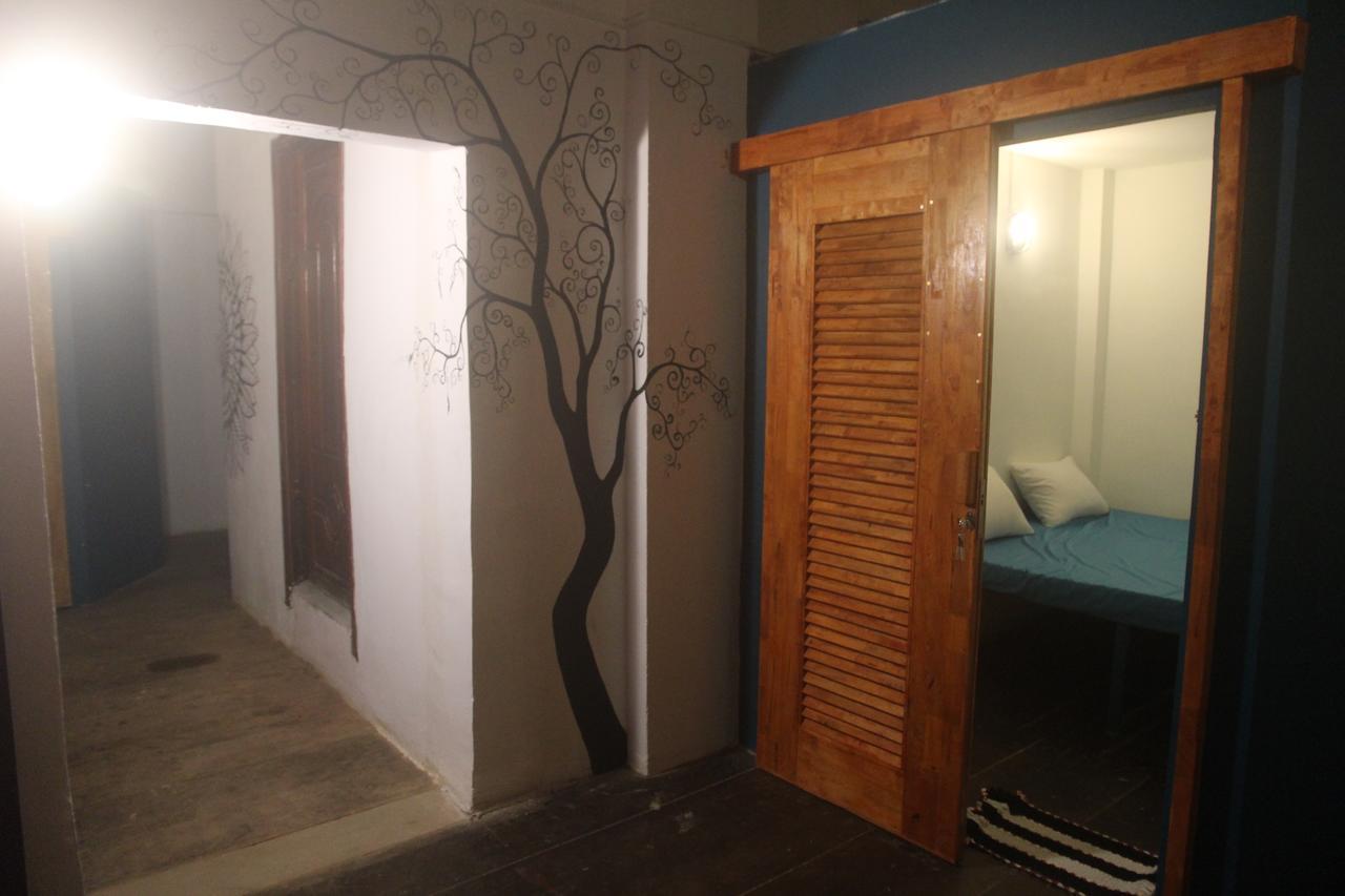 Pomme Hostel Restaurant & Bar - Private Sleeping Cabins Battambang Exterior foto