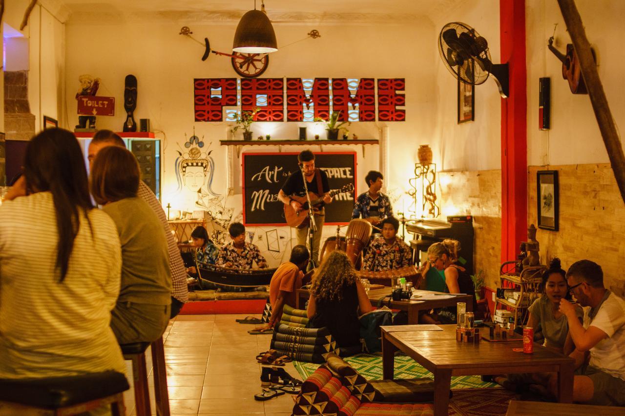 Pomme Hostel Restaurant & Bar - Private Sleeping Cabins Battambang Exterior foto