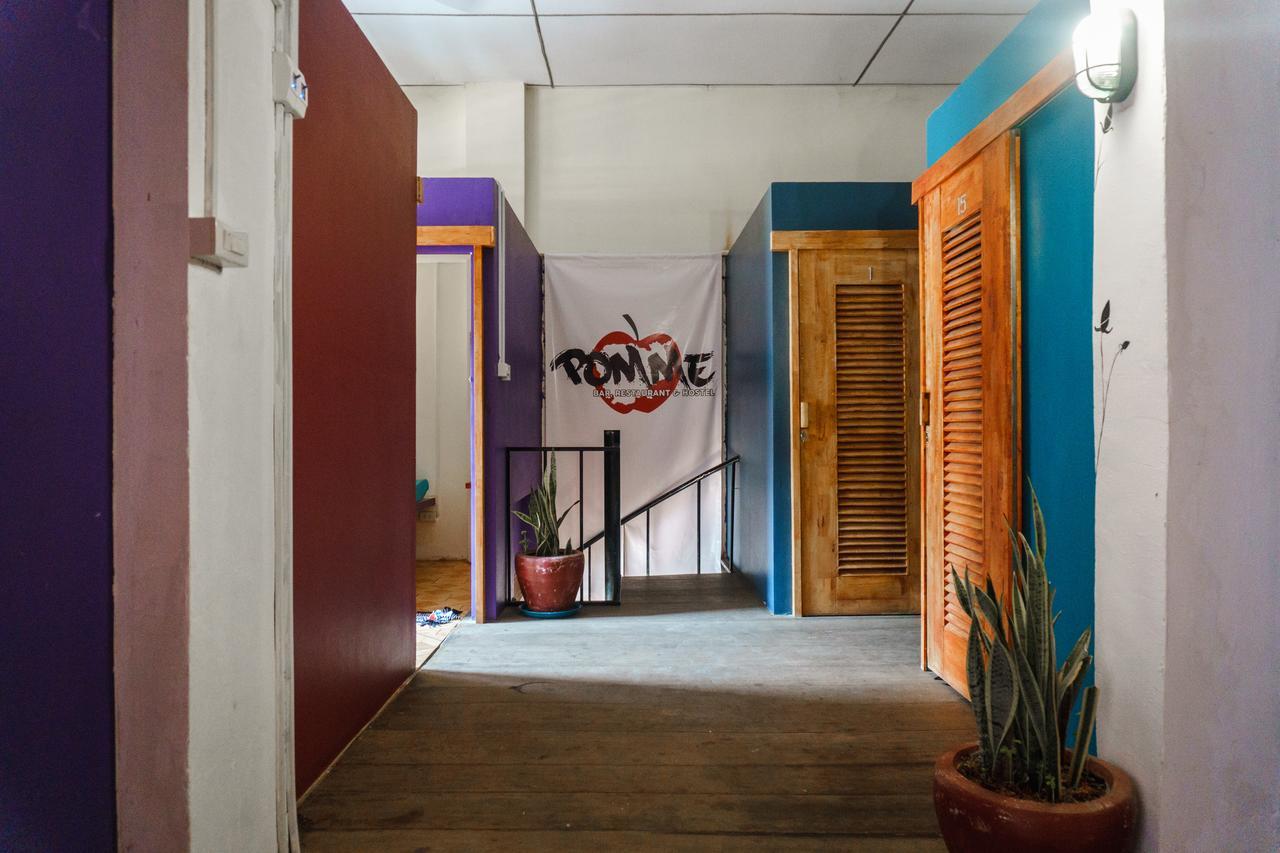 Pomme Hostel Restaurant & Bar - Private Sleeping Cabins Battambang Exterior foto